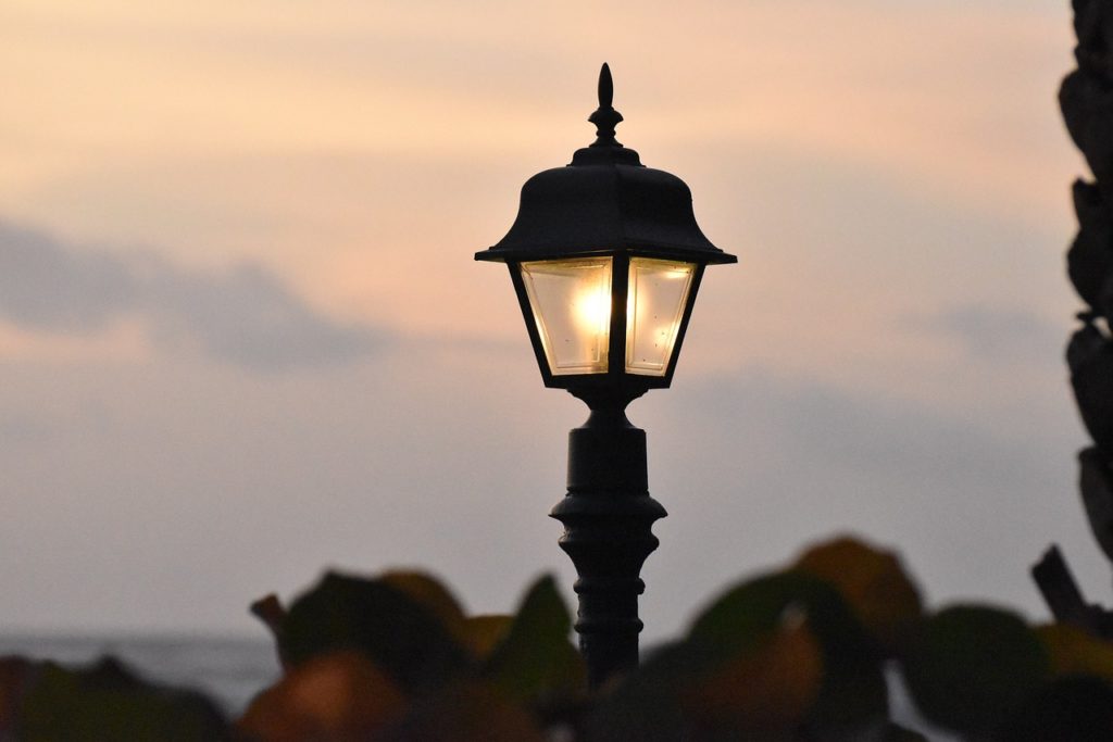 lamp-post-1677272_1280